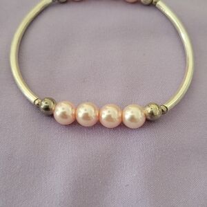 Elegant Pearl and Silver Bracelet